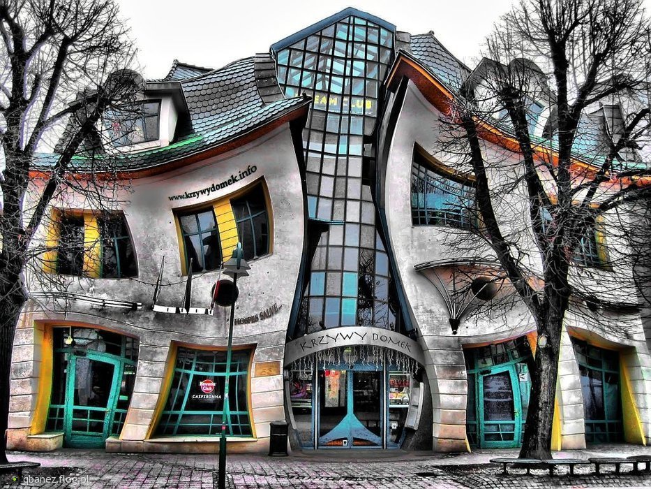 Crooked House online puzzle