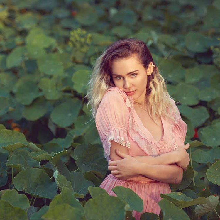 Miley Cyrus jigsaw puzzle online