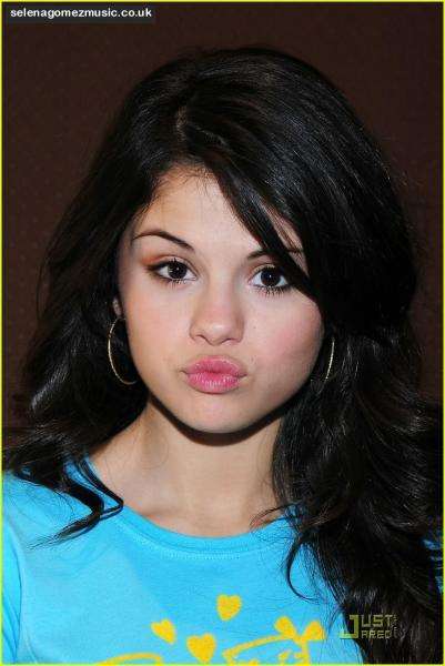 Selena Gomez - Trollkarlar pussel på nätet