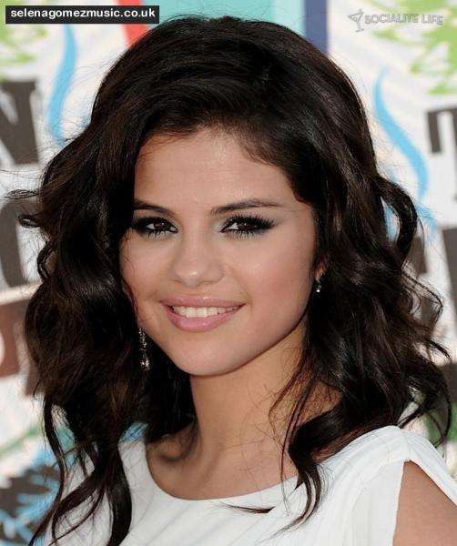 Selena Gomez - Trollkarlar Pussel online