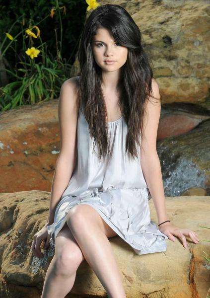 Selena Gomez - Kouzelníci skládačky online