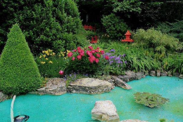 Colorful garden jigsaw puzzle online