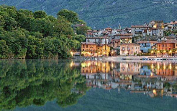 Маленький город в Италии онлайн-пазл