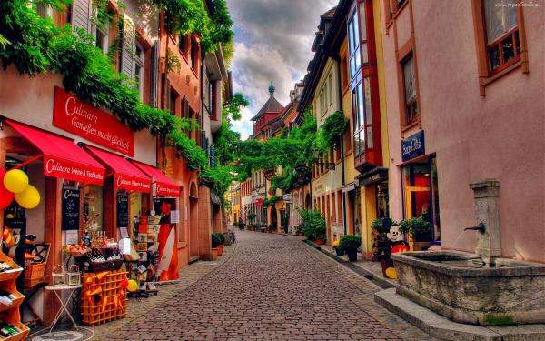 town, paved street jigsaw puzzle online