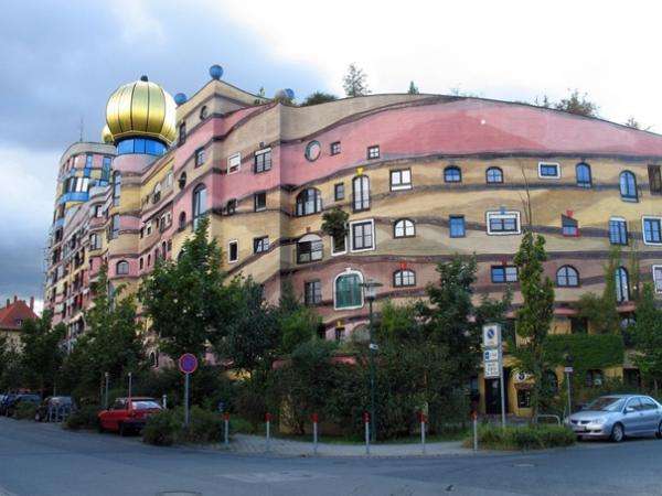 A rounded building online puzzle
