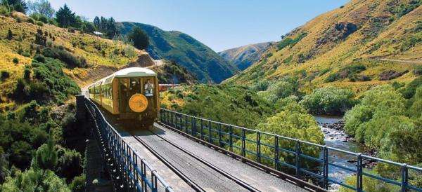 A cable car in the mountains jigsaw puzzle online