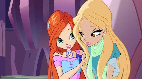Winx Club - Bloom and Daphne online puzzle
