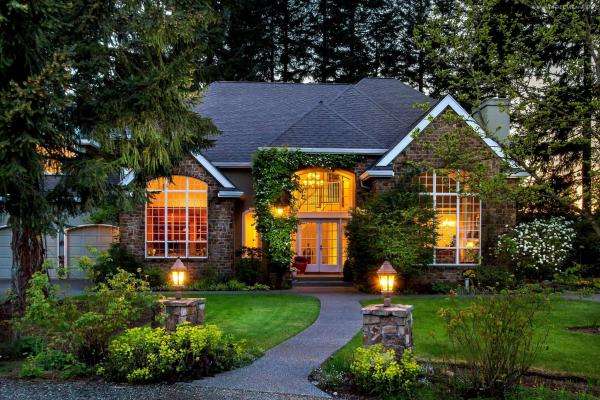 casa iluminada, árvores, lâmpadas puzzle online