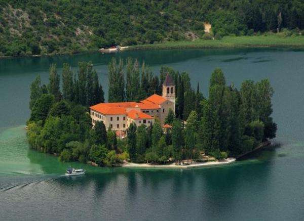 A ilha de KRKA na Croácia puzzle online