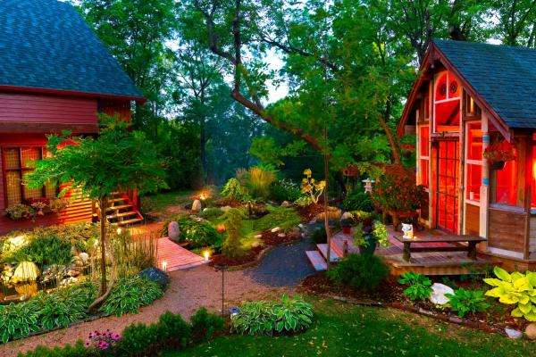 къщи, градина, дървета онлайн пъзел