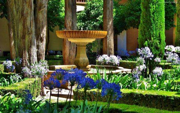 градина, фонтан, цветя, дървета онлайн пъзел