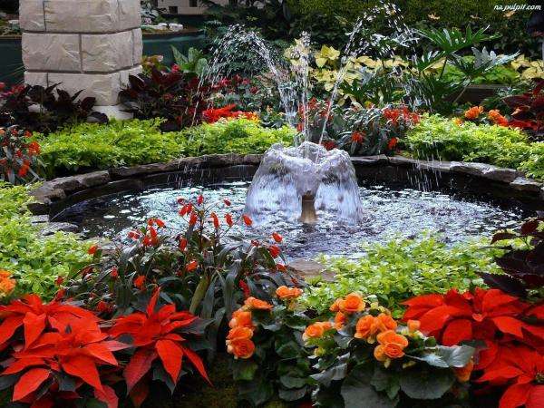 fontana in giardino, fiori puzzle online
