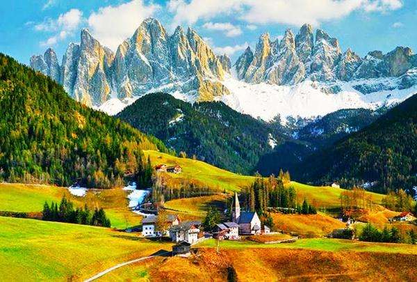 Dorf in den Dolomiten Italien Puzzlespiel online