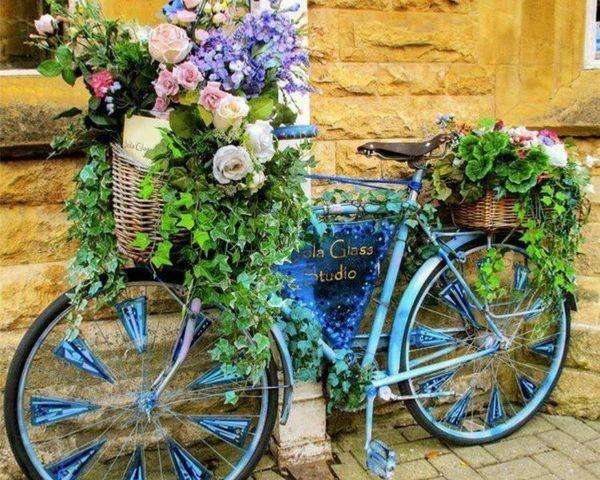 bicicleta azul para flores puzzle online