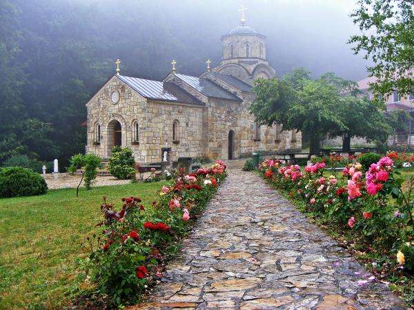 Orthodoxe kerk in de mist legpuzzel online