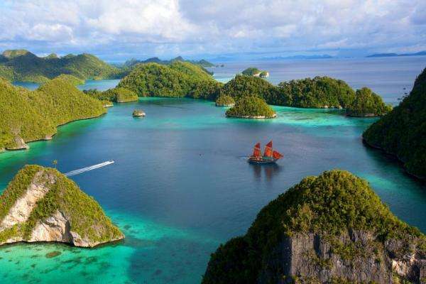 islands at sea, yachts jigsaw puzzle online
