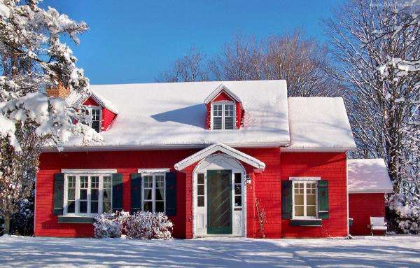 Casa de campo en paisaje invernal rompecabezas en línea