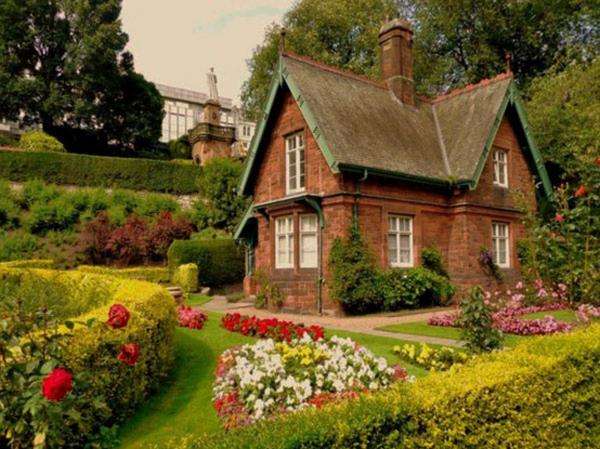 house in the garden, trees jigsaw puzzle online