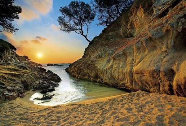 Východ slunce na pobřeží Costa Brava skládačky online
