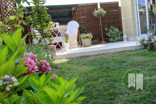 terras in een kleine tuin legpuzzel online