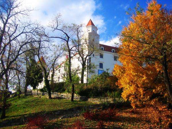 Burg in den slowakischen Tatra Online-Puzzle
