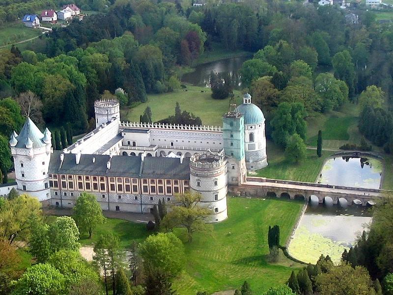 Castelul, curte, parcare jigsaw puzzle online