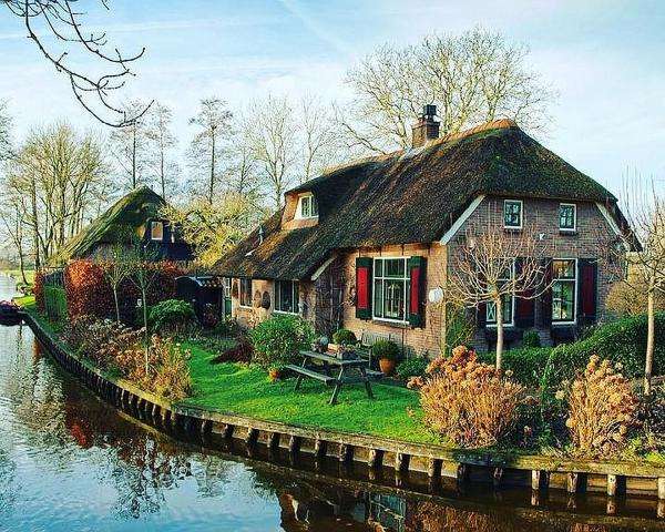 Uma pequena cidade na Holanda puzzle online