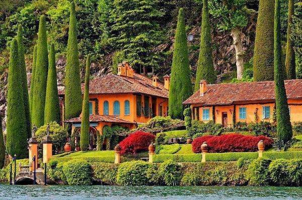 Houses by the water in Tuscany jigsaw puzzle online