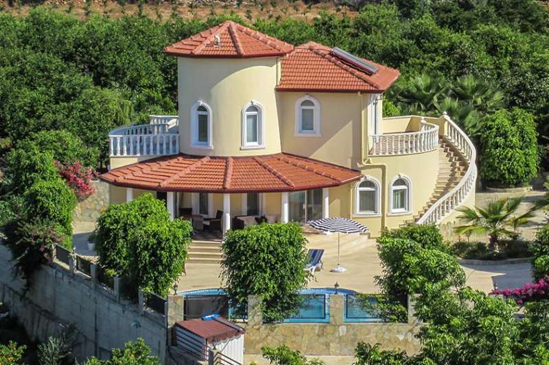 De villa is omgeven door groen legpuzzel online