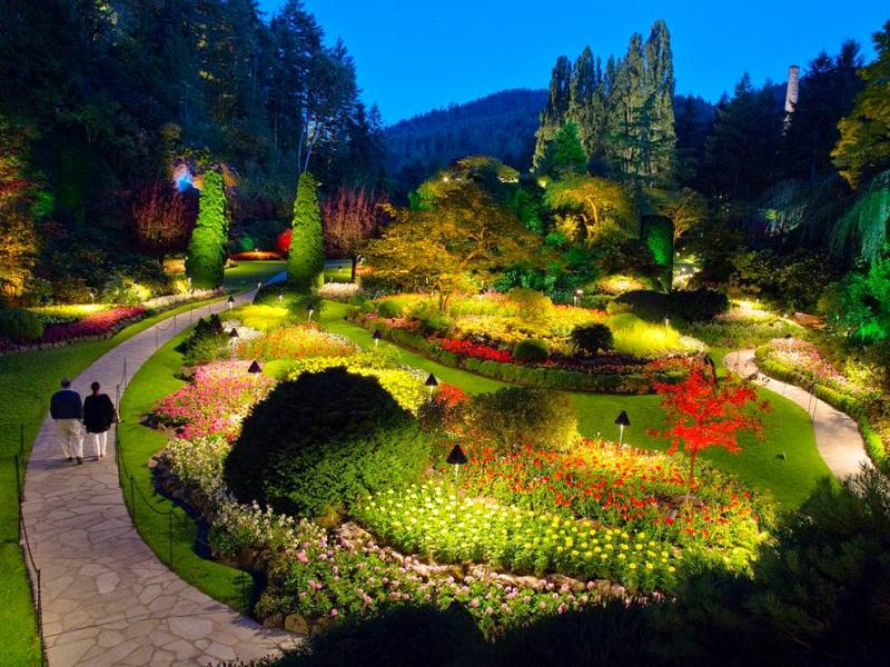 Butchart Park at night jigsaw puzzle online