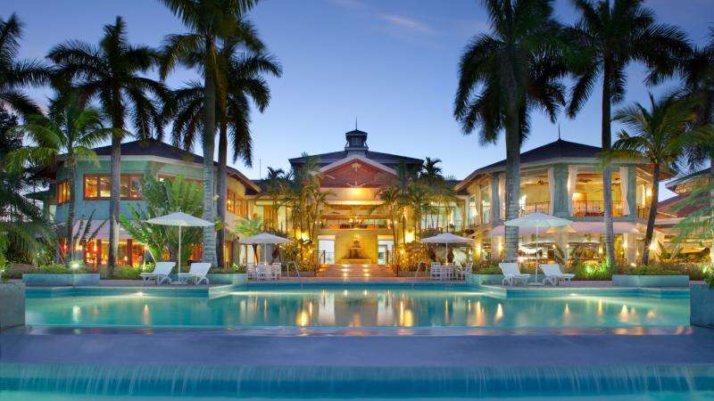 Maldives, hôtel, palmiers puzzle en ligne