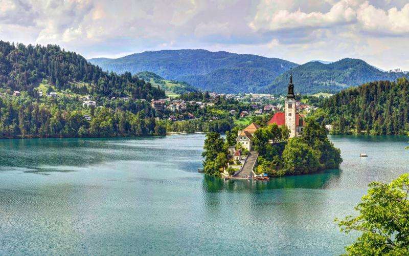 Slovenië, eiland, kasteel legpuzzel online