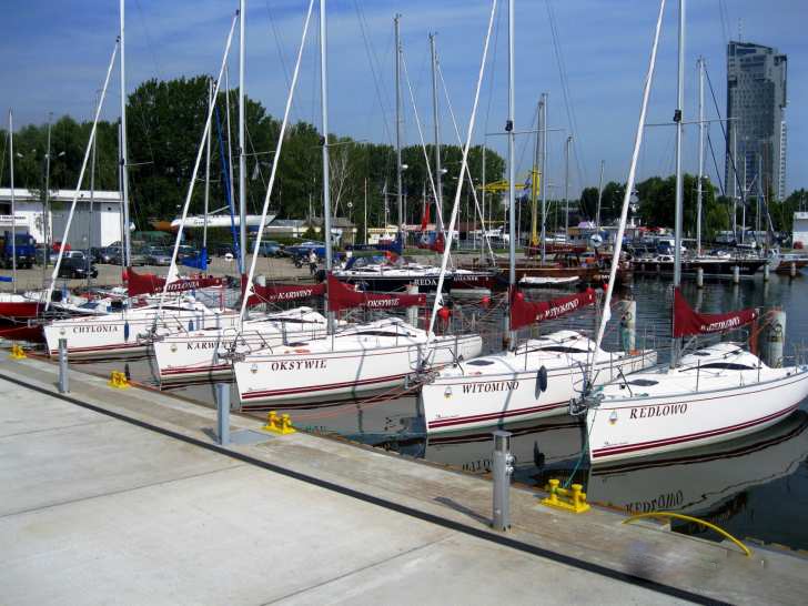 Yachts in the marina jigsaw puzzle online