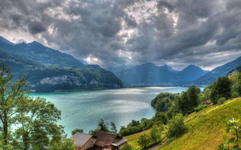 スイス、アルプスの雲 オンラインパズル