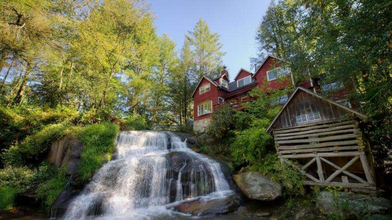 house at the top, waterfall jigsaw puzzle online