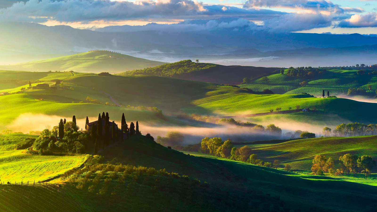 Italy, Tuscany, falling online puzzle