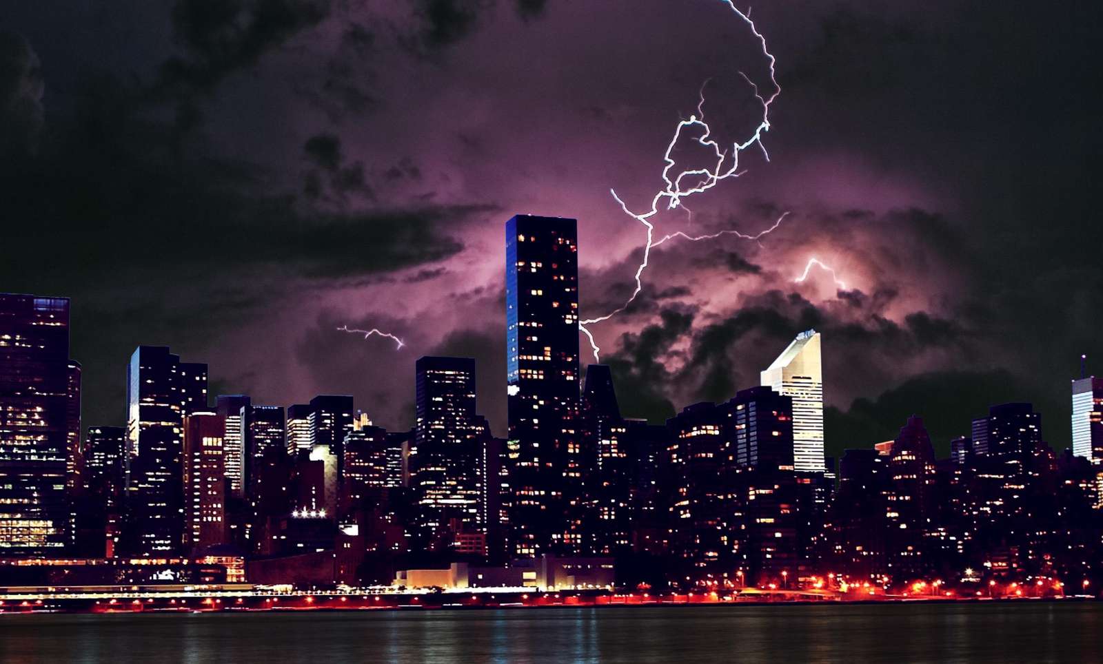 Буря в града онлайн пъзел