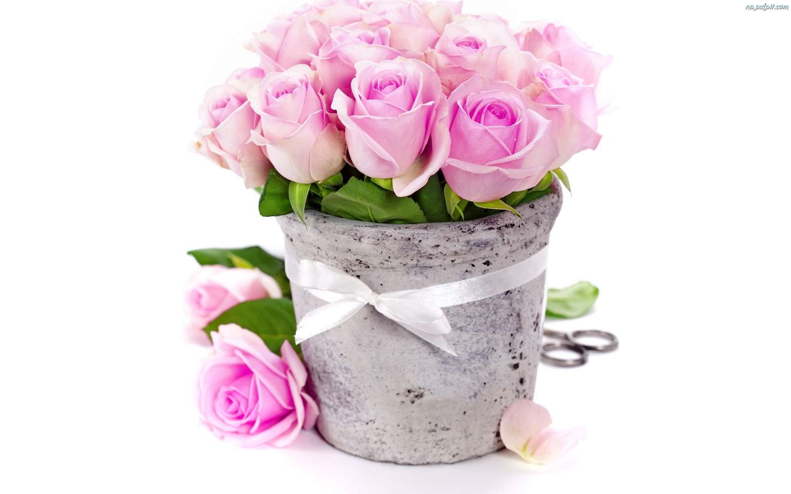 Λουλούδια σε ένα βάζο παζλ online