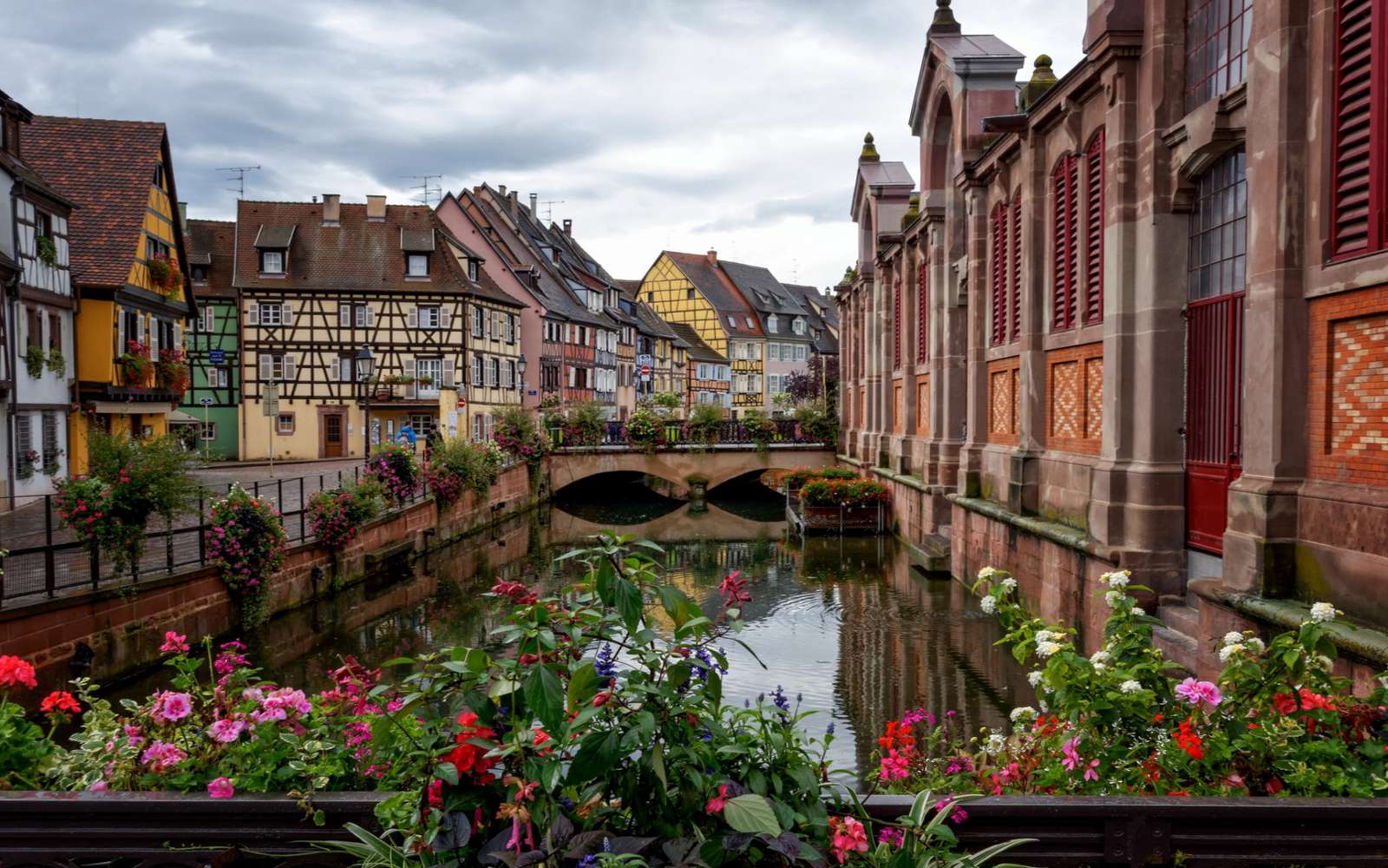 Frankreich, eine kleine Stadt Puzzlespiel online