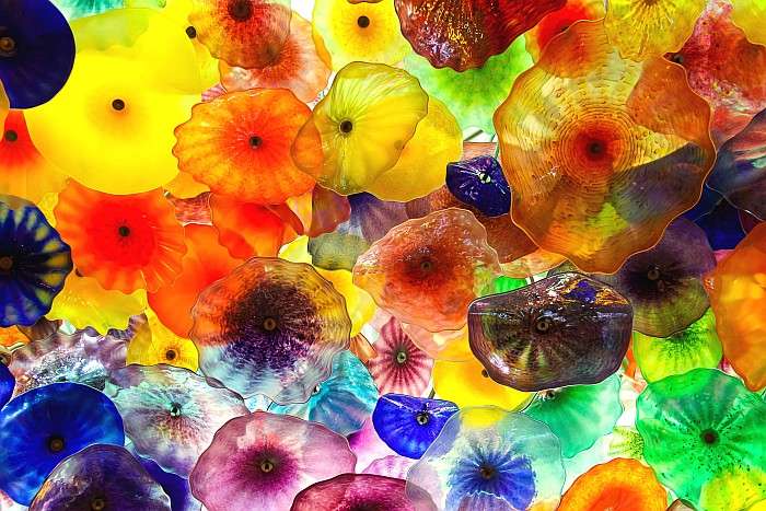 Üveg virágok a mennyezeten kirakós online