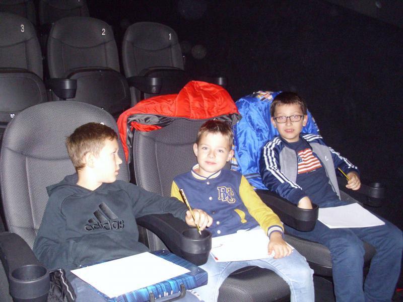 školní výlet do kina skládačky online