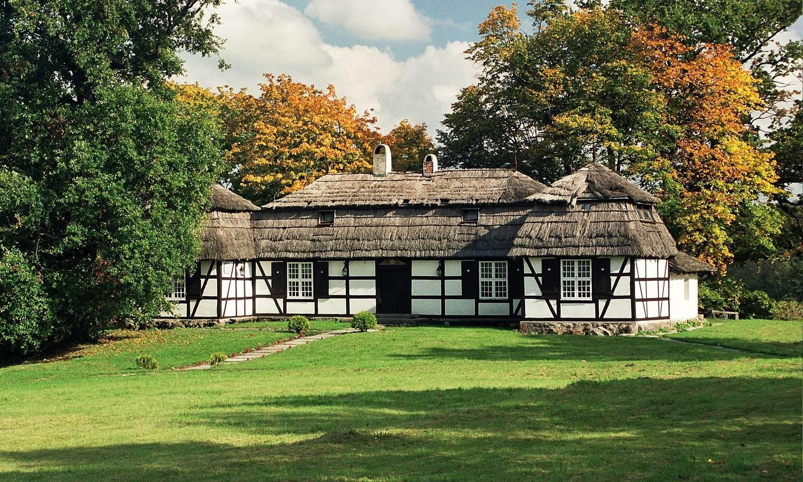 Thatched cottage jigsaw puzzle online