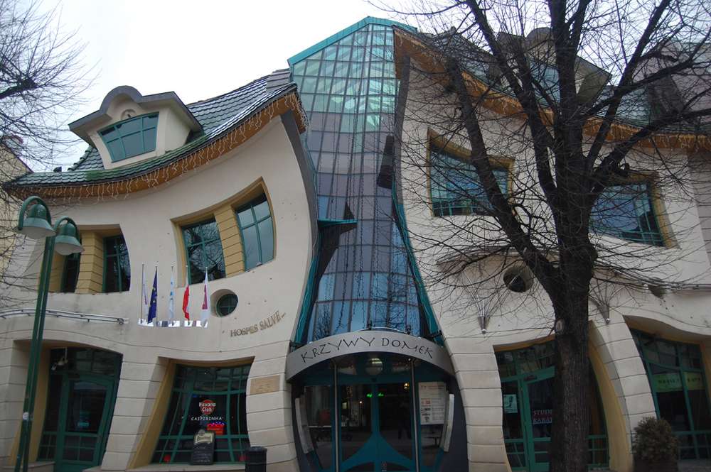 Crooked House jigsaw puzzle online