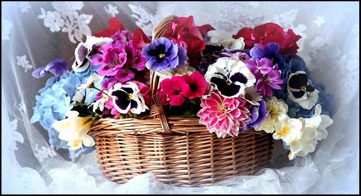 Καλάθι λουλουδιών παζλ online