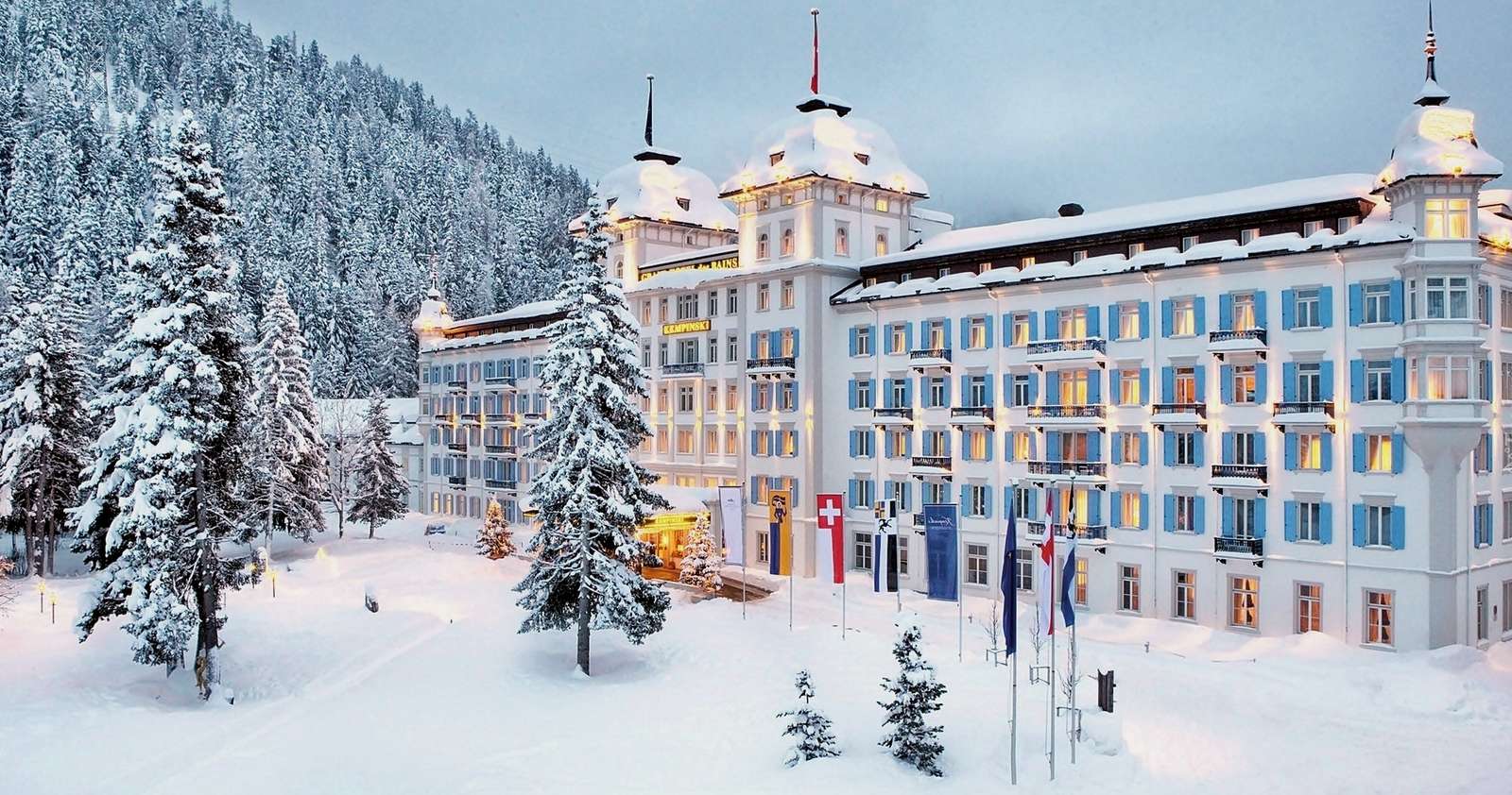 A snow-covered hotel jigsaw puzzle online