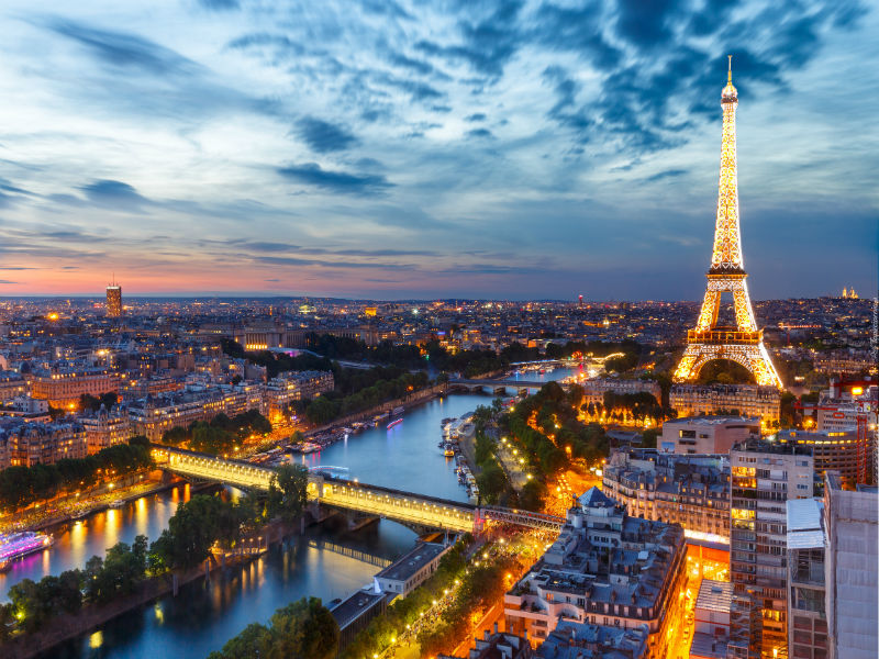 Paris at dusk online puzzle
