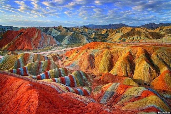 Colorful mountains. online puzzle