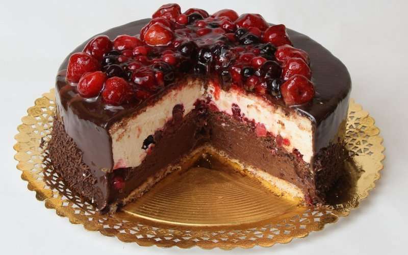 Jahody na dortu skládačky online