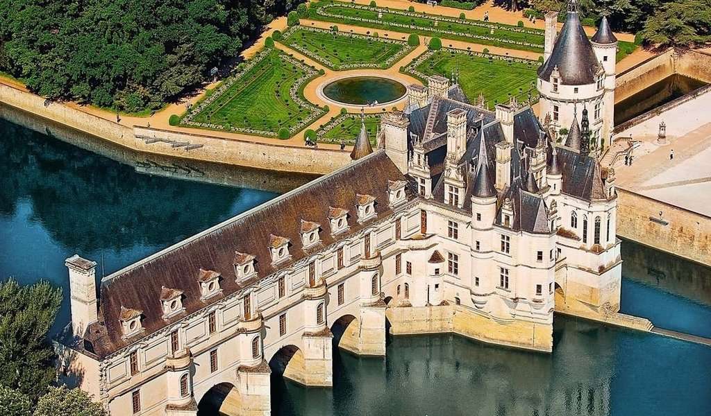 castello sul fiume puzzle online