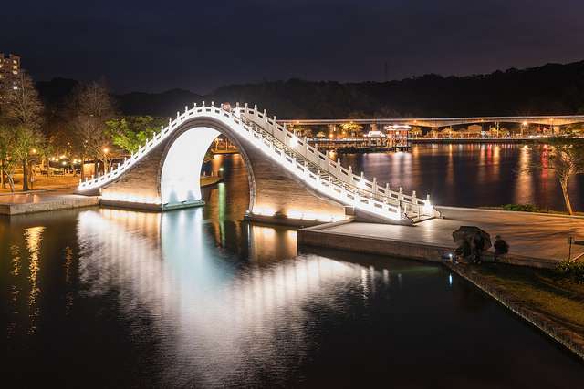 The Moon Bridge in Taipei, jigsaw puzzle online
